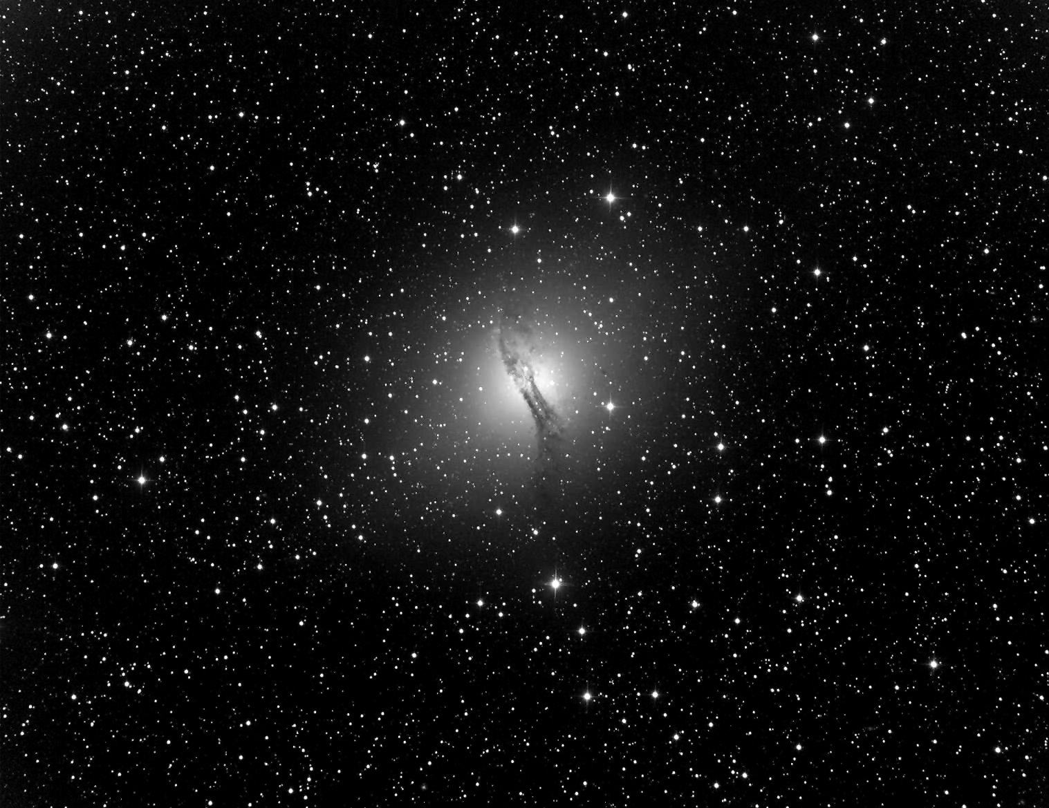 Galaxie Centaurus A (NGC5128) aufgenommen via iTelescope in Siding Spring mit Spiegelteleskop 510 mm / Brennweite 2259 mm / Belichtungszeit: 300 sec. / Entfernung: ca. 20 MLj.